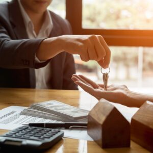 realtor handing over keys to a new homeowner